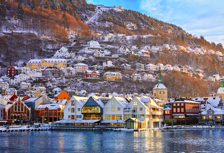 Bergen ist immer eine Reise wert, aber vor allem in den winterlichen Monaten verzaubert die Stadt mit einem ganz besonderen Ambiente.