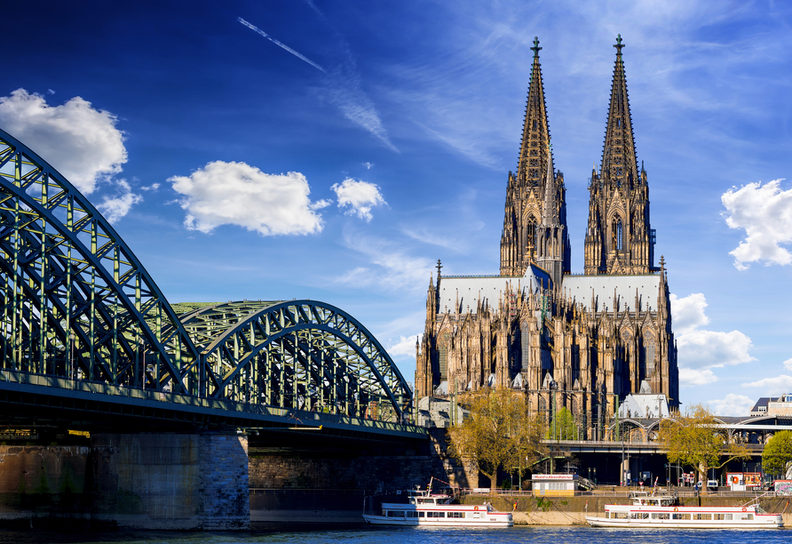 Köln mit dem berühmten Dom eignet sich ideal für einen Ausflug.