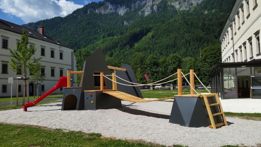 Die kleinen Gäste können sich auf dem Spielplatz des Hotels austoben.