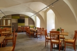 Lassen Sie sich im Gewölbe-Restaurant Ihres Hotels kulinarisch verwöhnen.