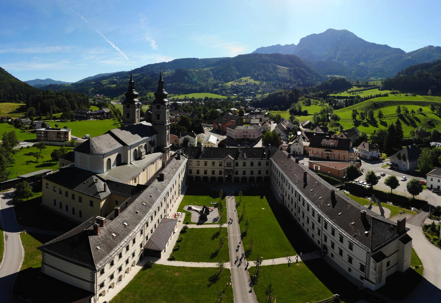 Außenansicht des JUFA Hotels Spital am Pyhrn!