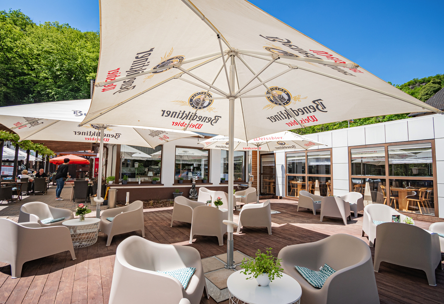 Machen Sie es sich auf der Terrasse gemütlich.