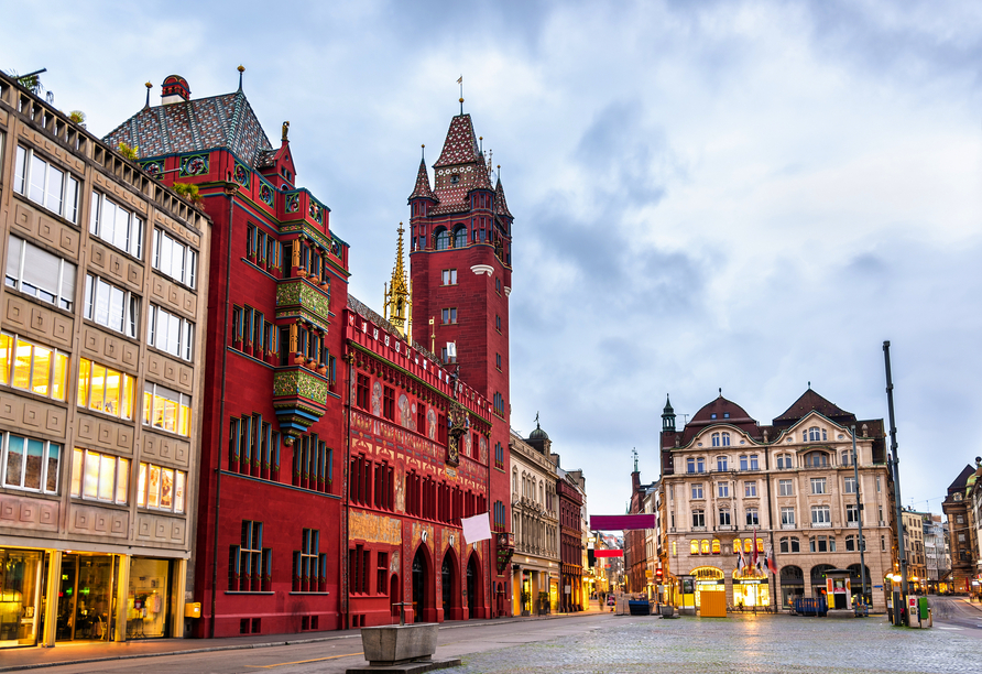 Die Stadt Basel birgt viele Sehenswürdigkeiten, wie das Rathaus.