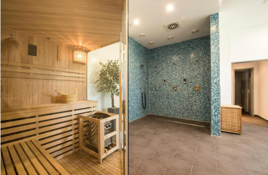 Wie wäre es mit einem wohltuenden Aufguss in der Sauna?