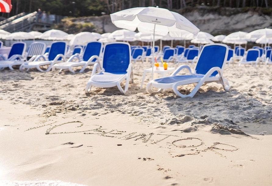 Nur wenige Schritte bis zum Meer – entspannen Sie am Strand.