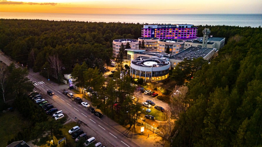 Einladend bei Tag und Nacht – Ihr Rückzugsort an der Ostsee.