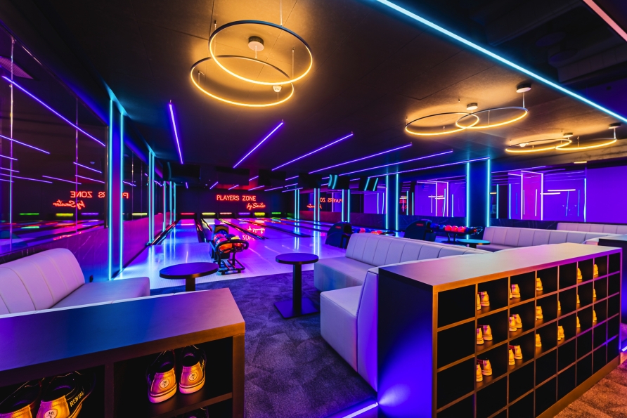 Einfache Regeln, maximaler Spielspaß! Freuen Sie sich auf die moderne Kegelbahn in Ihrem Hotel.