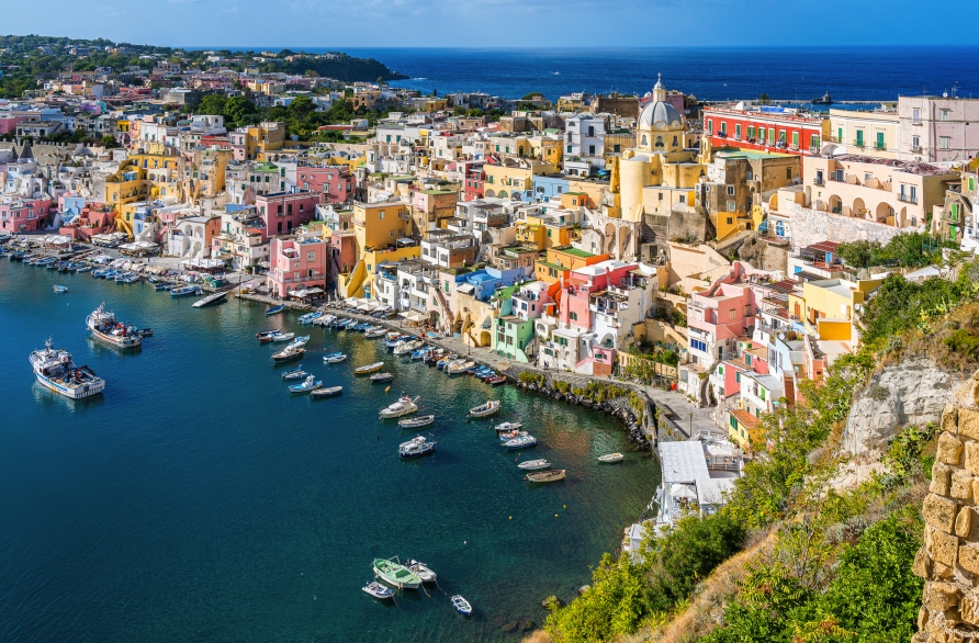 Ein Ausflug zur kunterbunten Nachbarinsel Procida lohnt sich!