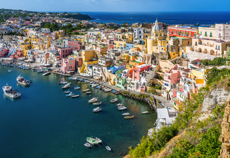 Ein Ausflug zur kunterbunten Nachbarinsel Procida lohnt sich!