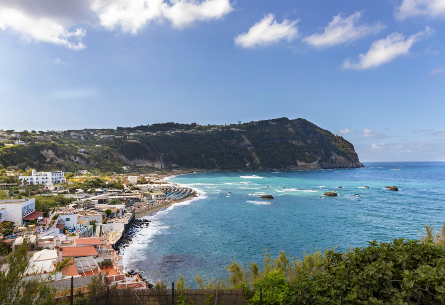 In der Citara-Bucht trifft türkisblaues Wasser auf mediterrane Leichtigkeit.
