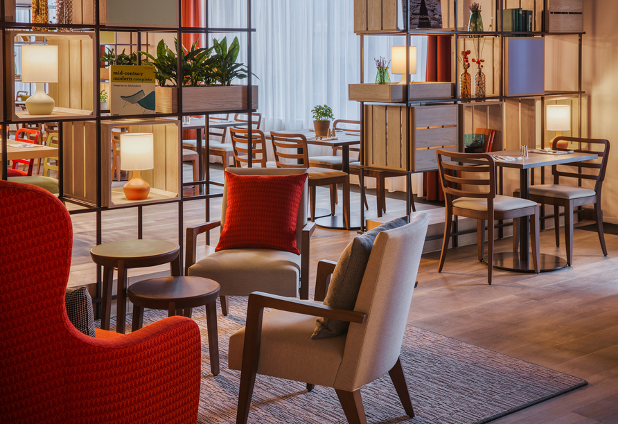Machen Sie es sich in der Lobby des Hotels bequem.