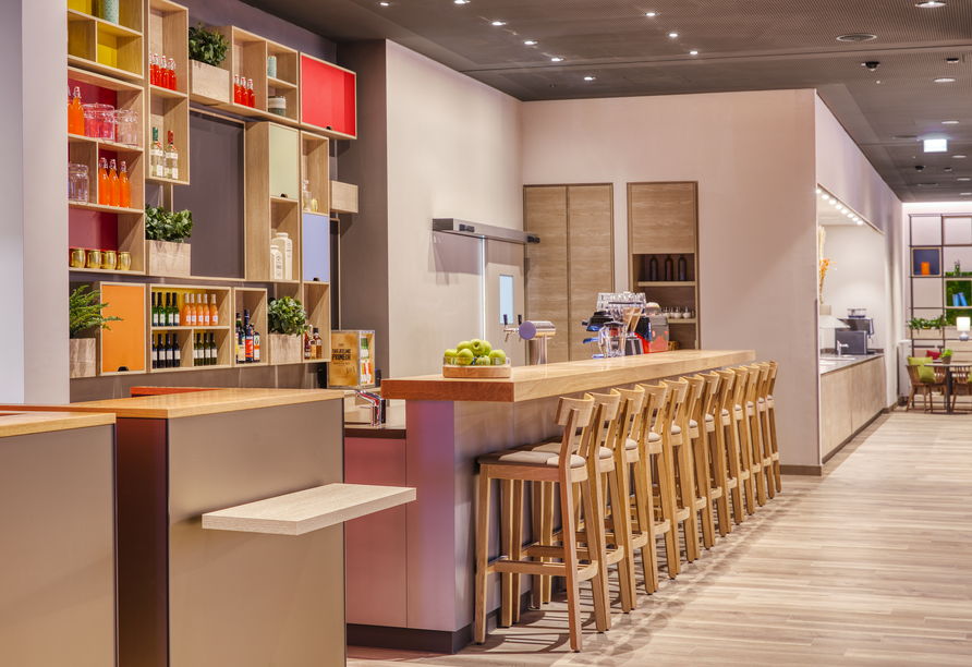 Erfrischen Sie sich mit Ihrem Lieblingsgetränk an der Hotelbar.