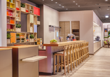 Erfrischen Sie sich mit Ihrem Lieblingsgetränk an der Hotelbar.