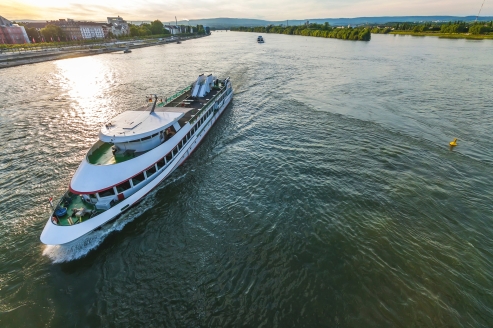 Eine malerische Schifffahrt auf dem Rhein erwartet Sie!