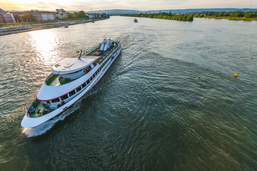 Eine malerische Schifffahrt auf dem Rhein erwartet Sie!