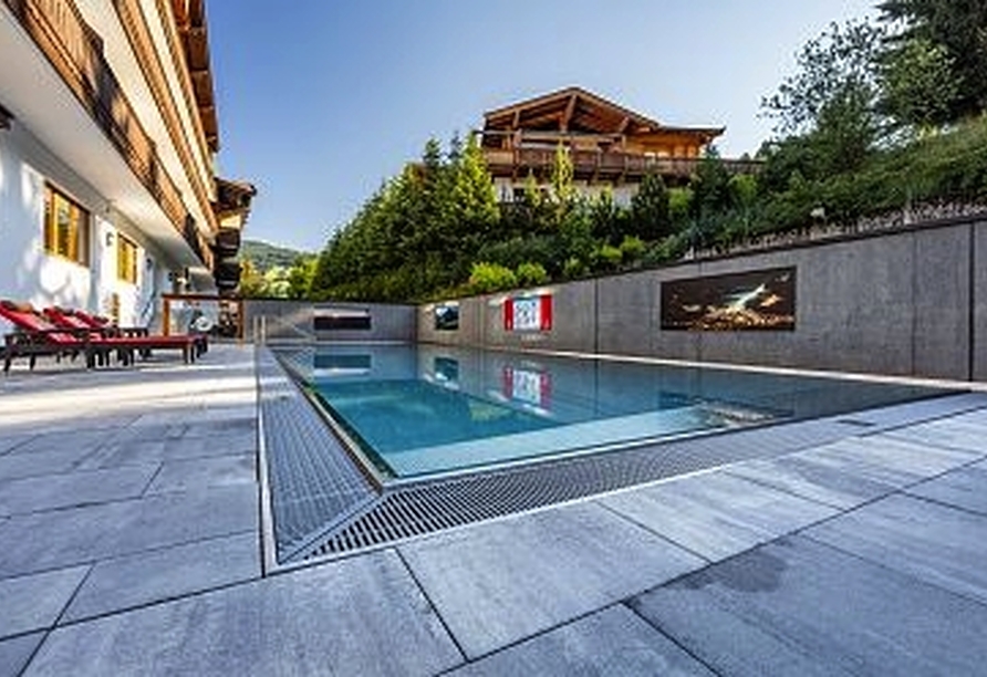 Der Außenpool des Lifthotels Aschaber