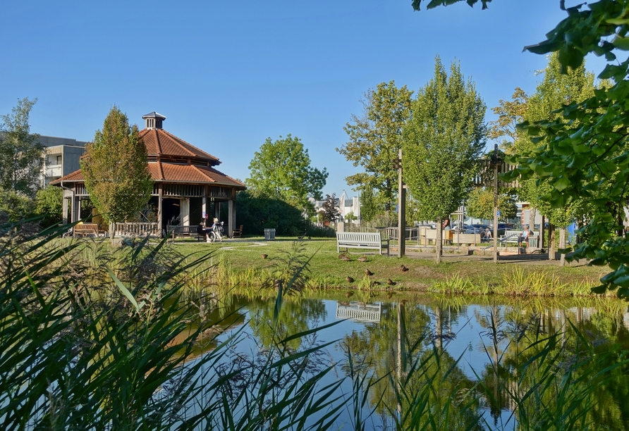Ihr Hotel erwartet Sie direkt am schönen Kurpark von Bad Windsheim.