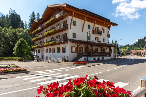 Das Avisio Park Hotel heißt Sie herzlich willkommen.