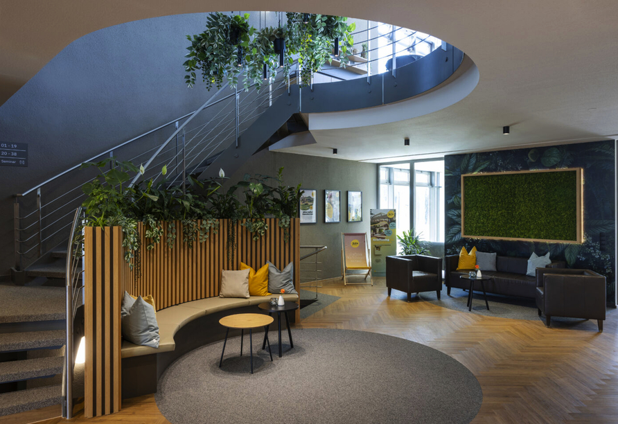 Die gemütliche Lobby des Hotels lädt zum Verweilen ein.