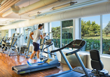Halten Sie sich während Ihres Urlaubs fit und nutzen Sie den Fitnessraum mit schönem Ausblick.