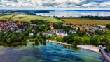 Luftaufnahme des Seehotels Schloss Klink