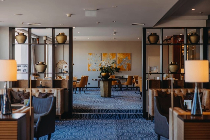 Wo Komfort auf Stil trifft – die Lounge im Grand Hotel Prague Towers