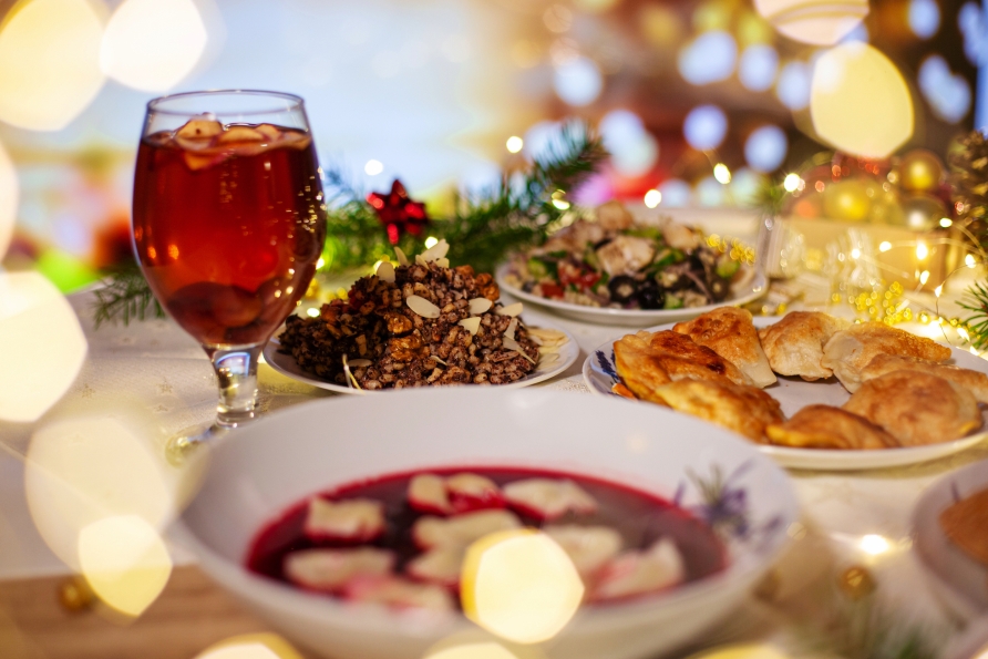 Lassen Sie sich an Heiligabend mit einem traditionellen polnischen Festbuffet verwöhnen.