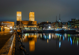 Besuchen Sie das bekannte Rathaus in Oslo.