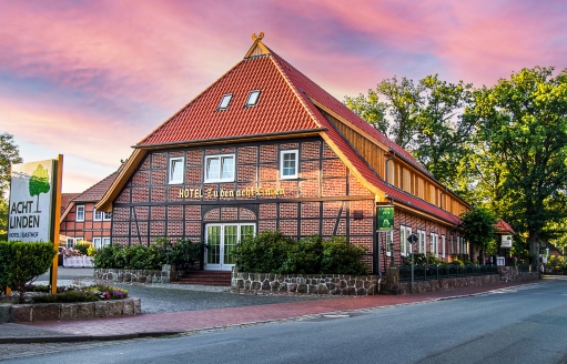 Ihr Hotel erinnert an ein typisch niedersächsisches Heidjerhaus.