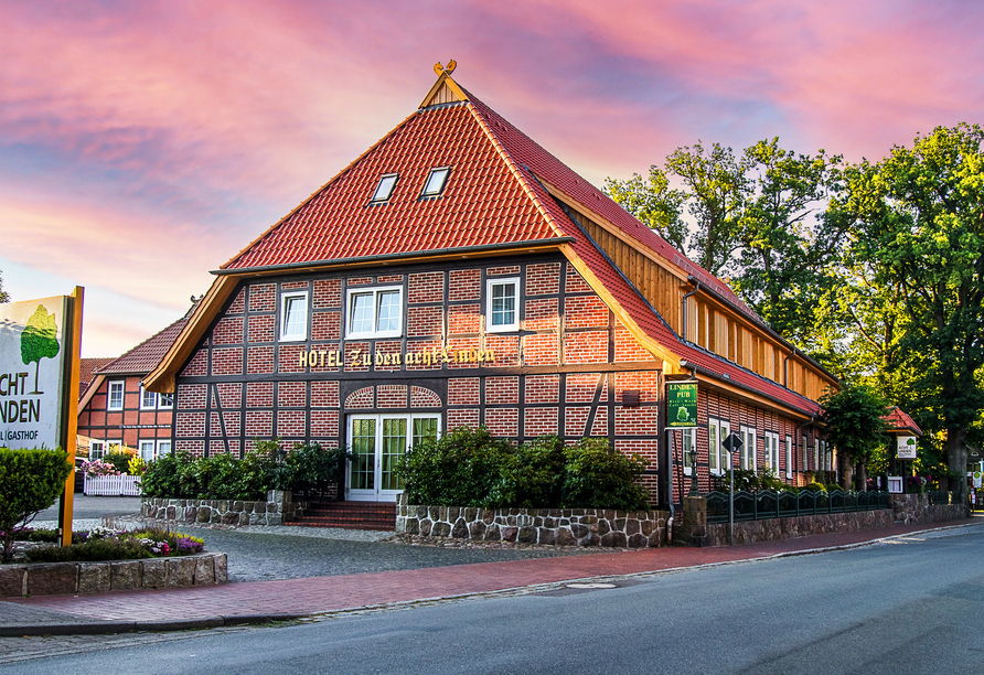 Ihr Hotel erinnert an ein typisch niedersächsisches Heidjerhaus.