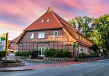 Ihr Hotel erinnert an ein typisch niedersächsisches Heidjerhaus.