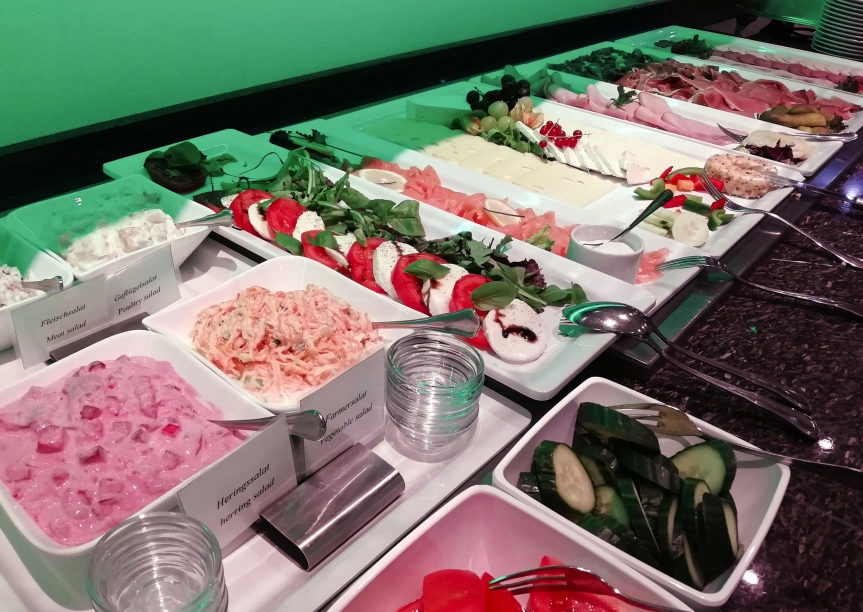 Stärken Sie sich für einen erlebnisreichen Tag am Frühstücksbuffet.