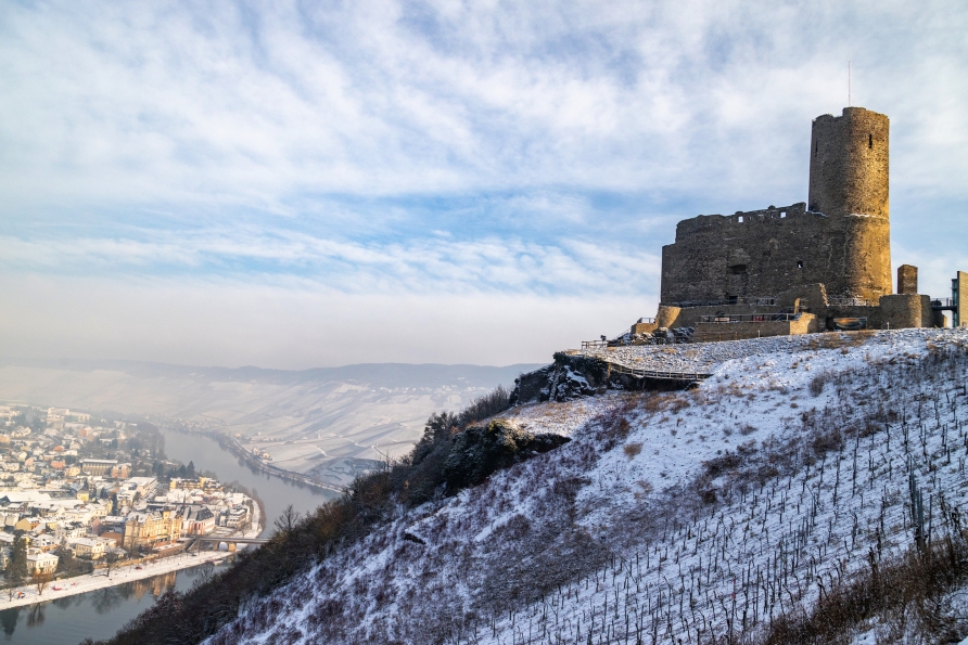Besuchen Sie die Burg Landshut, die oberhalb von Bernkastel-Kues thront.