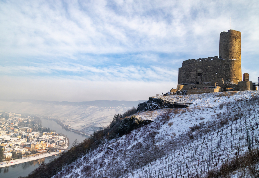 Besuchen Sie die Burg Landshut, die oberhalb von Bernkastel-Kues thront.