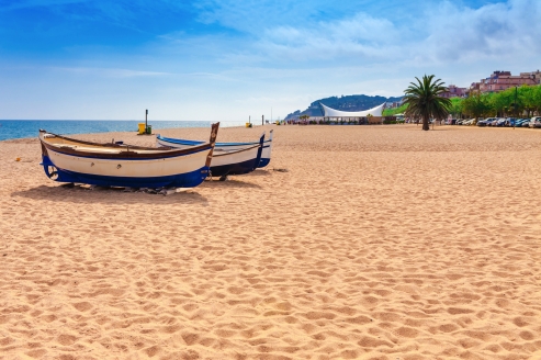 Lehnen Sie sich zurück, spüren Sie den warmen Sand unter den Füßen und genießen Sie Ihre Auszeit am Meer!