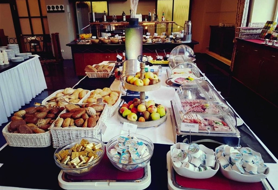 Mit einem Frühstücksbuffet starten Sie in den Tag.