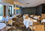 Nehmen Sie Platz im Restaurant des Hotels.
