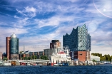 Die beeindruckende Hamburger Elbphilharmonie am Ufer des Hamburger Hafens