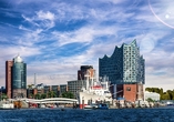 Die beeindruckende Hamburger Elbphilharmonie am Ufer des Hamburger Hafens