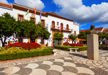 Sehenswürdigkeiten wie das historische Rathaus – ein Schmuckstück im Herzen der Altstadt – erwarten Sie in Marbella.
