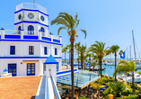 Herzlich willkommen in Estepona – zwischen Leuchtturm und Palmen beginnt Ihr Urlaub im sonnigen Süden Spaniens.