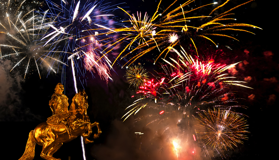 Festlicher Lichterglanz über den Dächern Dresdens.