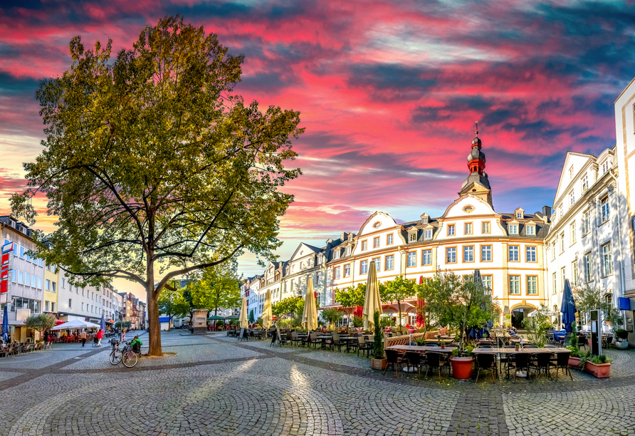 Reisetermin 24.04.26: Spazieren Sie durch die Altstadt von Koblenz.