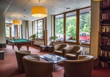 Die Lobby lädt mit gemütlichen Sesseln und einem Billardtisch zum Verweilen ein.
