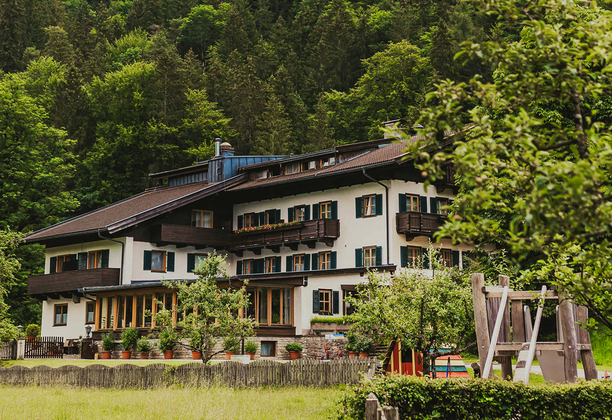 Das Naturhotel Schütterbad liegt eingebettet in den Bergen des Saalachtals. 