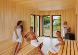 Erleben Sie entspannende Stunden in der Panorama-Sauna des Bernstein Acamed Resorts.