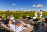 Lassen Sie den Alltag auf der Dachterrassen-Lounge hinter sich und genießen Sie den Ausblick.