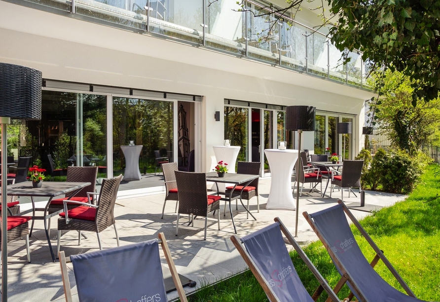 Auf der Terrasse können Sie die Sonne genießen.