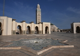 Der Vorplatz der Hassan-II.-Moschee in Casablanca wird Sie ins Staunen bringen.