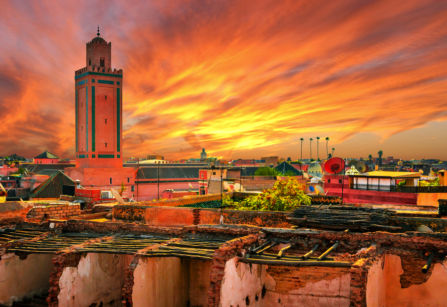 Erleben Sie atemberaubende Sonnenuntergänge über Marrakeschs Medina!